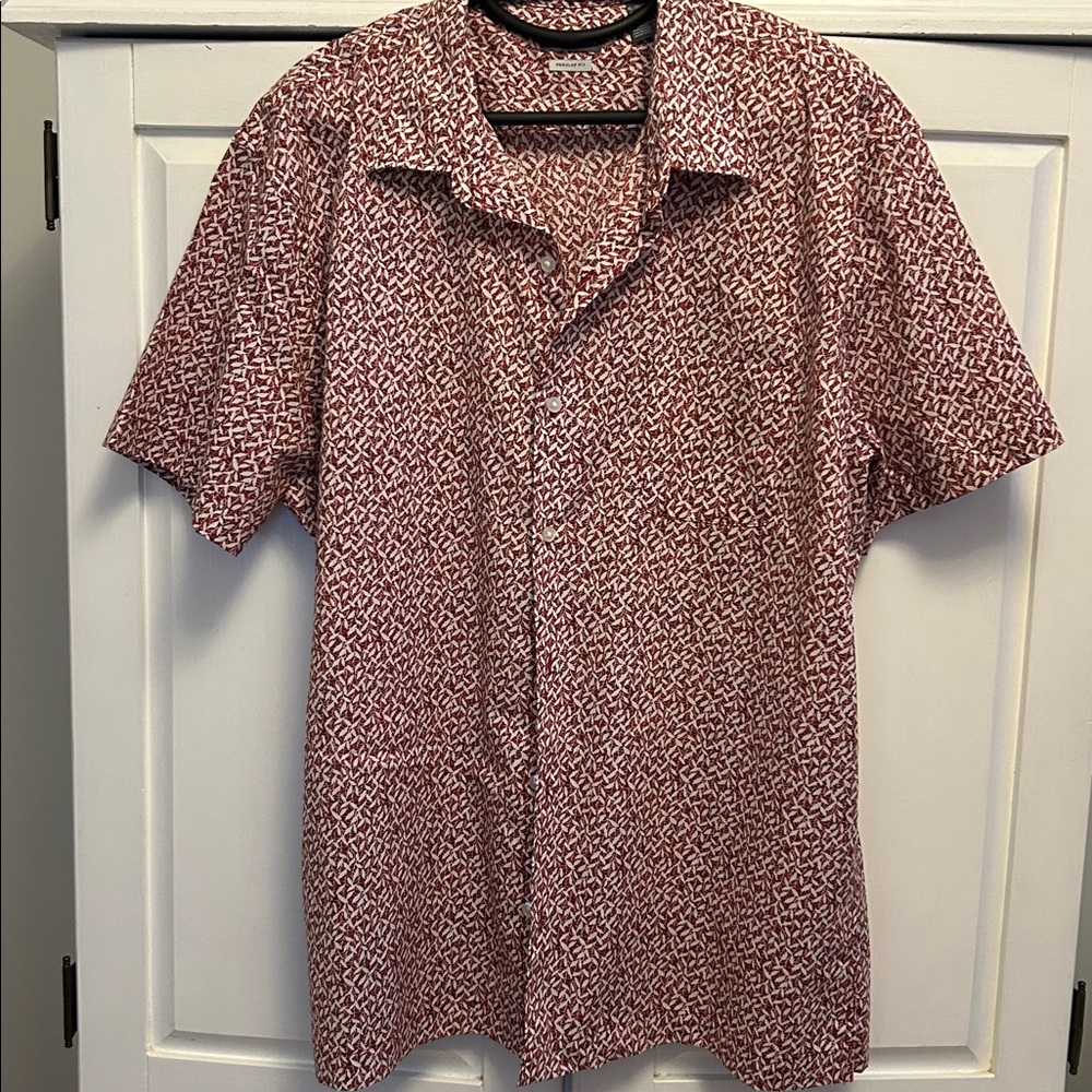 EUC Van Heusen Men's Camp Shirt XL Regular Fit Short Sleeve Button Up Red Print